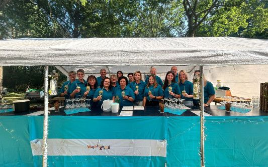 Kästorfs Weinfest unter den Eichen: Am 30. August wird bei bester Laune angestoßen