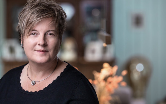 Kein Aua – Kaufen und Verkaufen tun nicht weh: Bei Immobilienmaklerin Christiane Schacht ist der Provisionssplit kundenfreundlich
