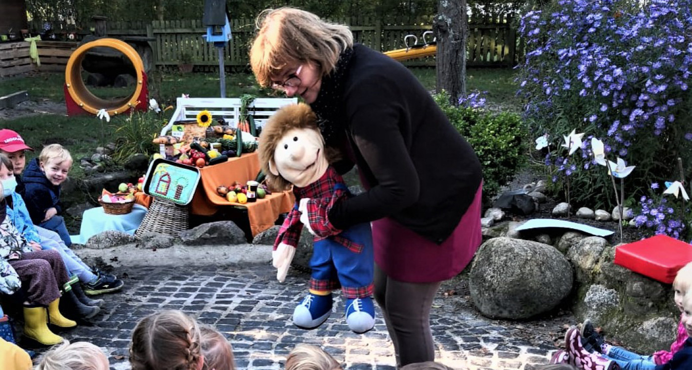 Kinder der Gifhorner Kita Bleiche feiern Erntedankefest und spenden Essen an bedürftige Familien