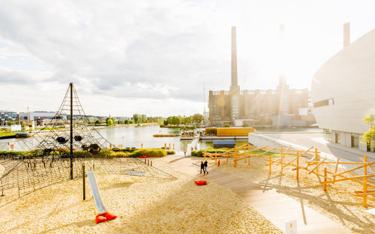 Klettern, Hüpfen und Relaxen - Familiensommer in der Autostadt Wolfsburg