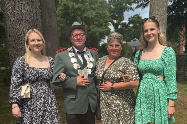 König Frank zeigt seinen Wesendorfer Kiez: Immer über Himmelfahrt: Das offizielle Schützenfest steigt vom 14. bis 17. Mai