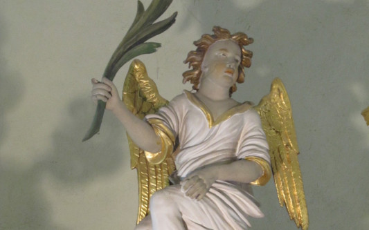 Kunsthistorischer Vortrag in der St. Nicolai-Kirche über Flügelwesen und Gifhorns Gottesbote, dem zwei Finger fehlen