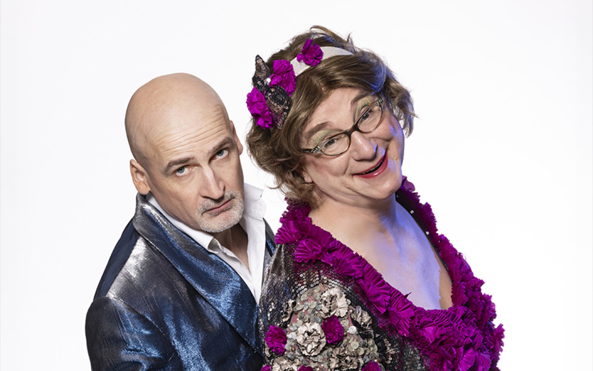 Kuriose Hochzeit in Hillerse: Für die Heißen Kartoffeln bringen Emmi und Willnowsky Sketche und Musik auf die Bühne