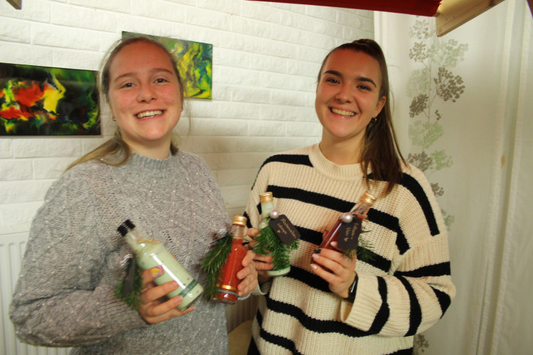 KURT-Bildergalerie: Der Adventsmarkt der schönen Dinge lockt in den Tagestreff 