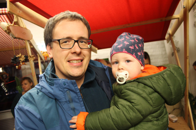 KURT-Bildergalerie: Der Adventsmarkt der schönen Dinge lockt in den Tagestreff 
