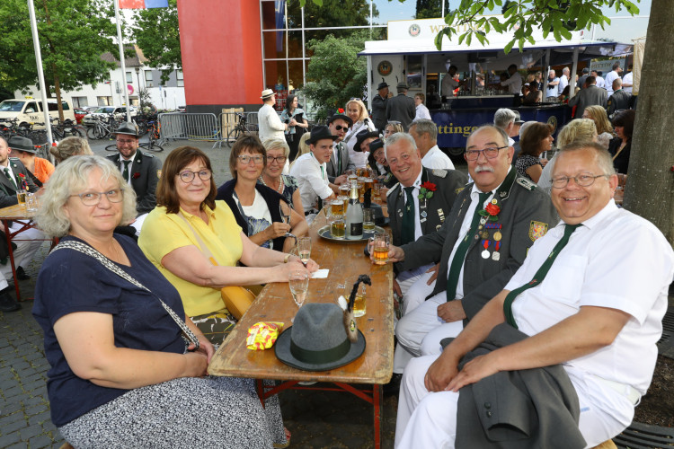 KURT-Bildergalerie: Große Partys zum Schützenfest-Abschluss – mit großem Feuerwerk