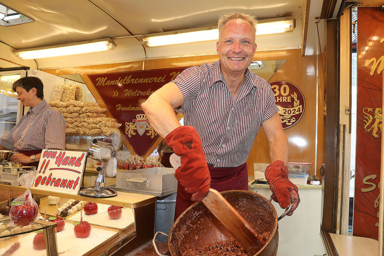 KURT-Bildergalerie: Ihr habt unser Gifhorner Altstadtfest erst ermöglicht – Tausend Dank an alle Mitarbeiterinnen und Mitarbeiter