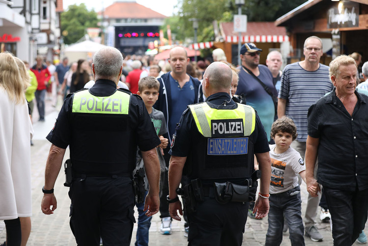 KURT-Bildergalerie: Ihr habt unser Gifhorner Altstadtfest erst ermöglicht – Tausend Dank an alle Mitarbeiterinnen und Mitarbeiter