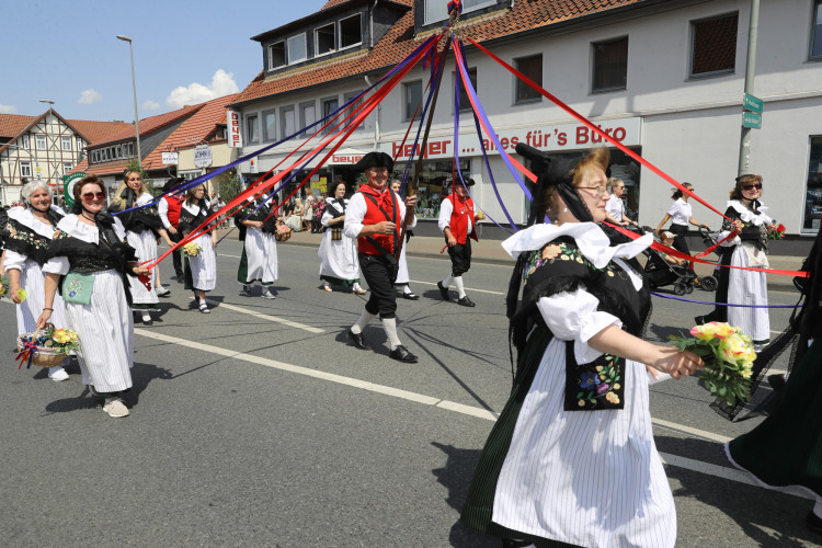 KURT-Bildergalerie: So bunt war Gifhorns großer Umzug mit vielen Vereinen am Schützenfest-Sonntag
