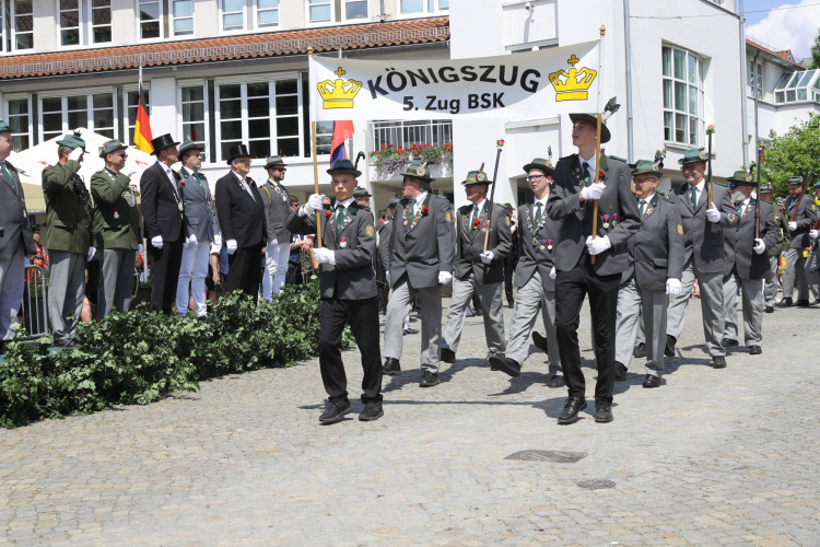 KURT-Bildergalerie: So bunt war Gifhorns großer Umzug mit vielen Vereinen am Schützenfest-Sonntag