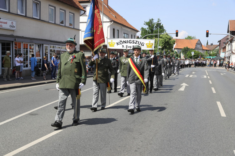 KURT-Bildergalerie: So bunt war Gifhorns großer Umzug mit vielen Vereinen am Schützenfest-Sonntag