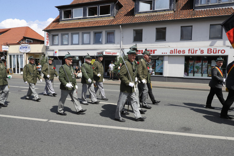 KURT-Bildergalerie: So bunt war Gifhorns großer Umzug mit vielen Vereinen am Schützenfest-Sonntag