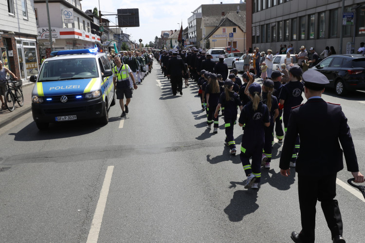 KURT-Bildergalerie: So bunt war Gifhorns großer Umzug mit vielen Vereinen am Schützenfest-Sonntag