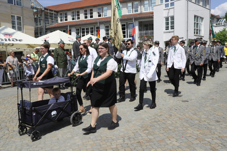 KURT-Bildergalerie: So bunt war Gifhorns großer Umzug mit vielen Vereinen am Schützenfest-Sonntag