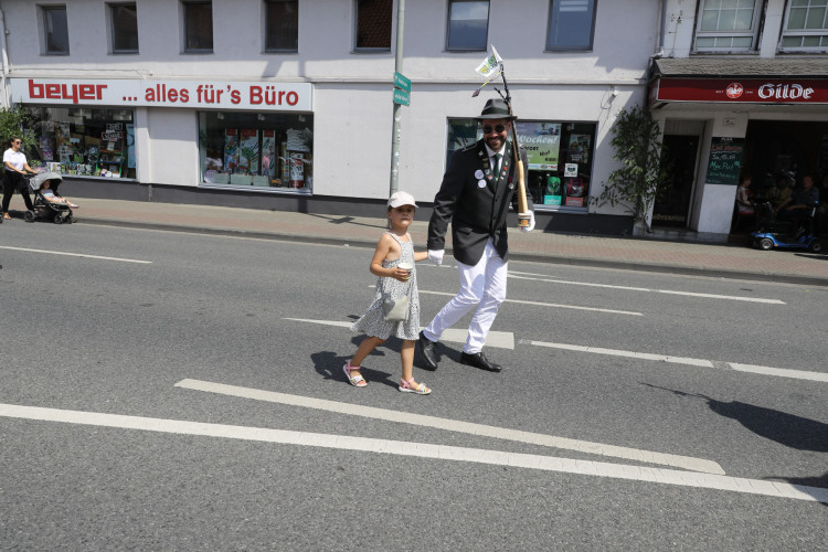KURT-Bildergalerie: So bunt war Gifhorns großer Umzug mit vielen Vereinen am Schützenfest-Sonntag