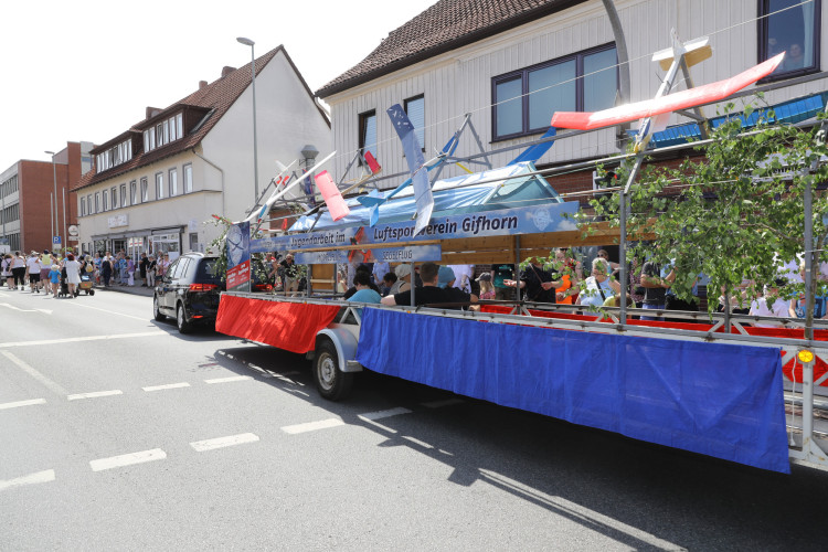 KURT-Bildergalerie: So bunt war Gifhorns großer Umzug mit vielen Vereinen am Schützenfest-Sonntag