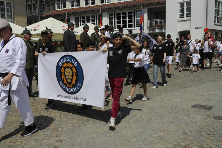 KURT-Bildergalerie: So bunt war Gifhorns großer Umzug mit vielen Vereinen am Schützenfest-Sonntag