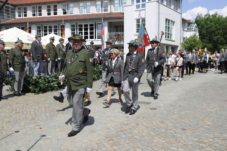 KURT-Bildergalerie: So bunt war Gifhorns großer Umzug mit vielen Vereinen am Schützenfest-Sonntag