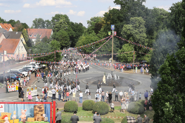 KURT-Bildergalerie: So bunt war Gifhorns großer Umzug mit vielen Vereinen am Schützenfest-Sonntag