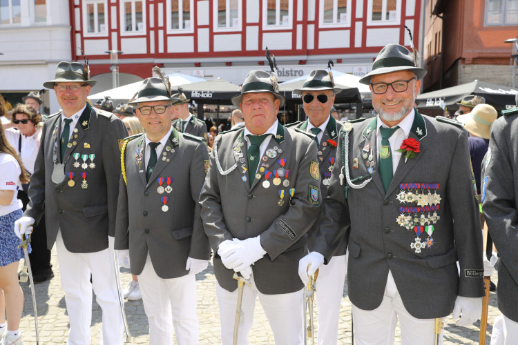 KURT-Bildergalerie: So bunt war Gifhorns großer Umzug mit vielen Vereinen am Schützenfest-Sonntag
