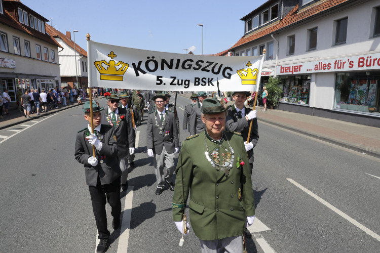 KURT-Bildergalerie: So bunt war Gifhorns großer Umzug mit vielen Vereinen am Schützenfest-Sonntag