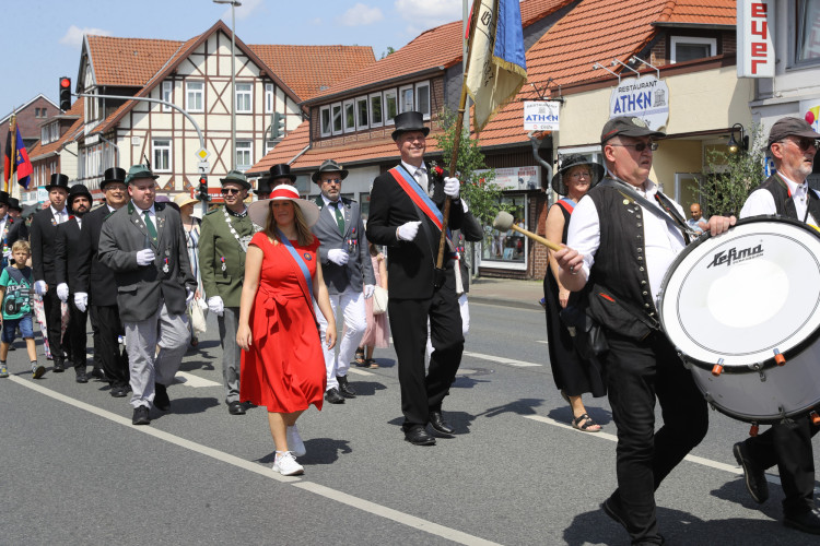 KURT-Bildergalerie: So bunt war Gifhorns großer Umzug mit vielen Vereinen am Schützenfest-Sonntag