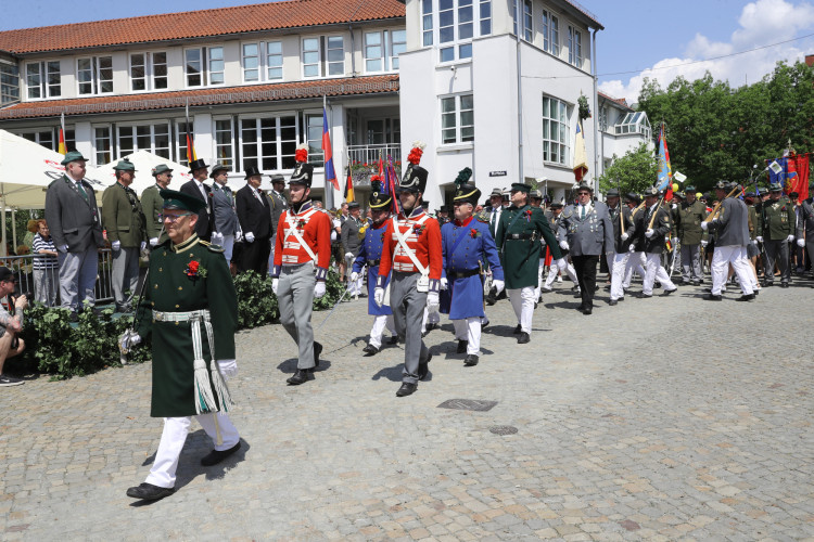 KURT-Bildergalerie: So bunt war Gifhorns großer Umzug mit vielen Vereinen am Schützenfest-Sonntag