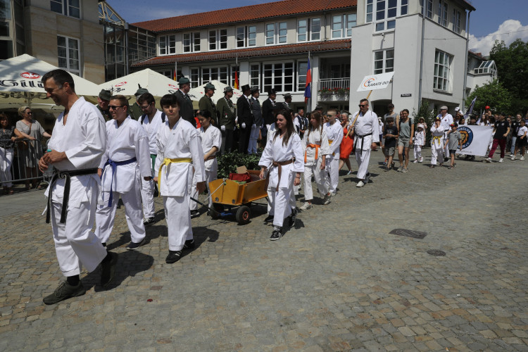 KURT-Bildergalerie: So bunt war Gifhorns großer Umzug mit vielen Vereinen am Schützenfest-Sonntag