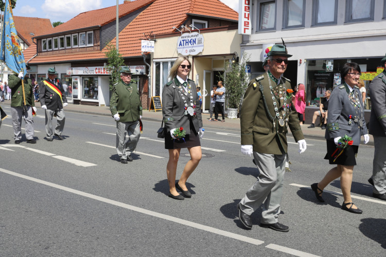KURT-Bildergalerie: So bunt war Gifhorns großer Umzug mit vielen Vereinen am Schützenfest-Sonntag