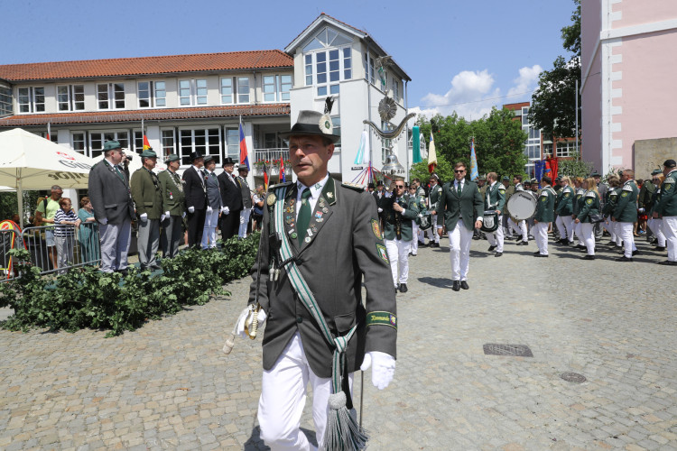 KURT-Bildergalerie: So bunt war Gifhorns großer Umzug mit vielen Vereinen am Schützenfest-Sonntag