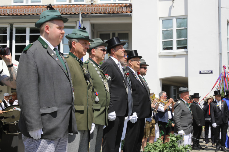 KURT-Bildergalerie: So bunt war Gifhorns großer Umzug mit vielen Vereinen am Schützenfest-Sonntag