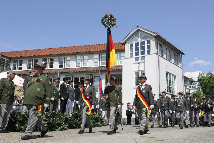 KURT-Bildergalerie: So bunt war Gifhorns großer Umzug mit vielen Vereinen am Schützenfest-Sonntag