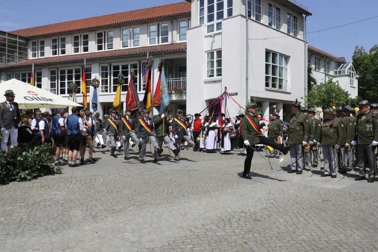 KURT-Bildergalerie: So bunt war Gifhorns großer Umzug mit vielen Vereinen am Schützenfest-Sonntag