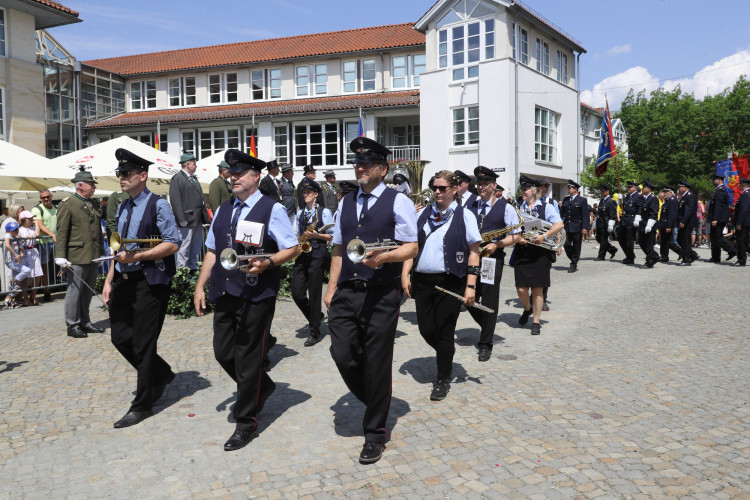 KURT-Bildergalerie: So bunt war Gifhorns großer Umzug mit vielen Vereinen am Schützenfest-Sonntag