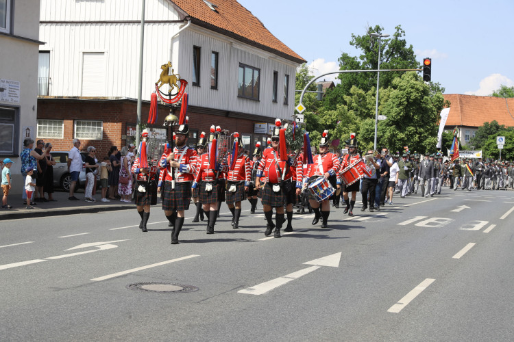 KURT-Bildergalerie: So bunt war Gifhorns großer Umzug mit vielen Vereinen am Schützenfest-Sonntag