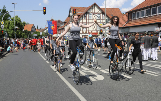 KURT-Bildergalerie: So bunt war Gifhorns großer Umzug mit vielen Vereinen am Schützenfest-Sonntag