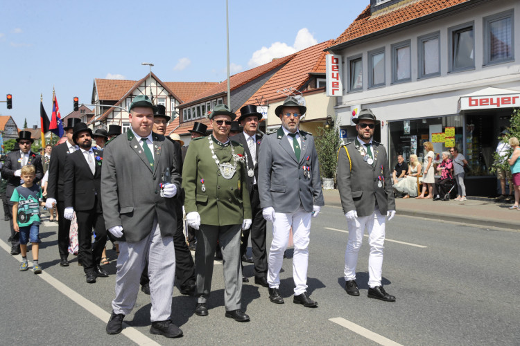 KURT-Bildergalerie: So bunt war Gifhorns großer Umzug mit vielen Vereinen am Schützenfest-Sonntag