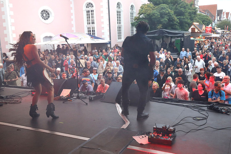 KURT-Bildergalerie: Voller Power geht das Gifhorner Altstadtfest am Samstag weiter – Hier gibt's die schönsten Fotos