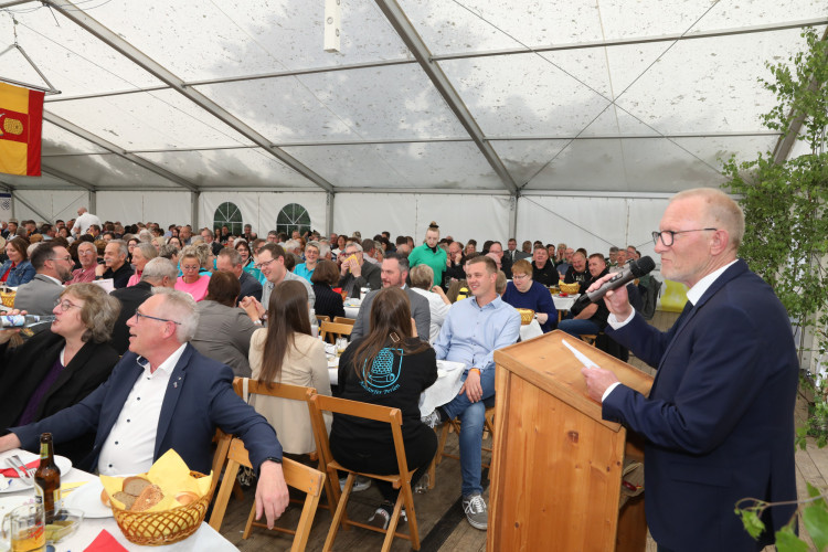 KURT-Fotogalerie zum Schützenfest Kästorf: Marius Wersal heißt Kästorfs neuer König