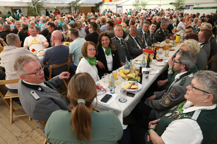 KURT-Fotogalerie zum Schützenfest Kästorf: Marius Wersal heißt Kästorfs neuer König