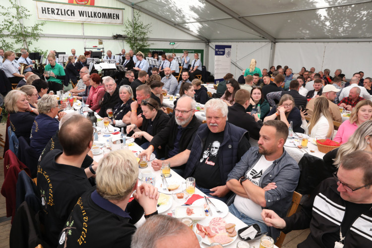 KURT-Fotogalerie zum Schützenfest Kästorf: Marius Wersal heißt Kästorfs neuer König