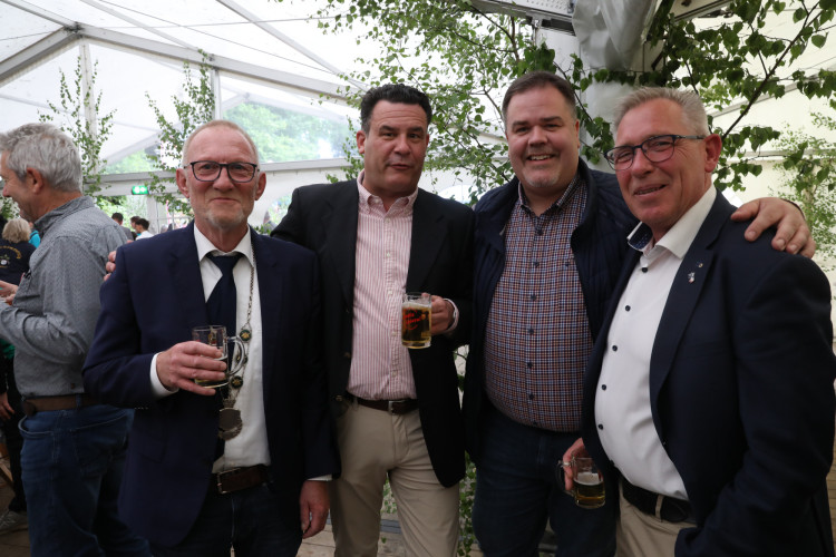 KURT-Fotogalerie zum Schützenfest Kästorf: Marius Wersal heißt Kästorfs neuer König