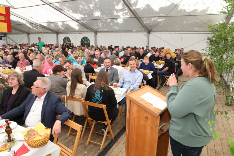 KURT-Fotogalerie zum Schützenfest Kästorf: Marius Wersal heißt Kästorfs neuer König