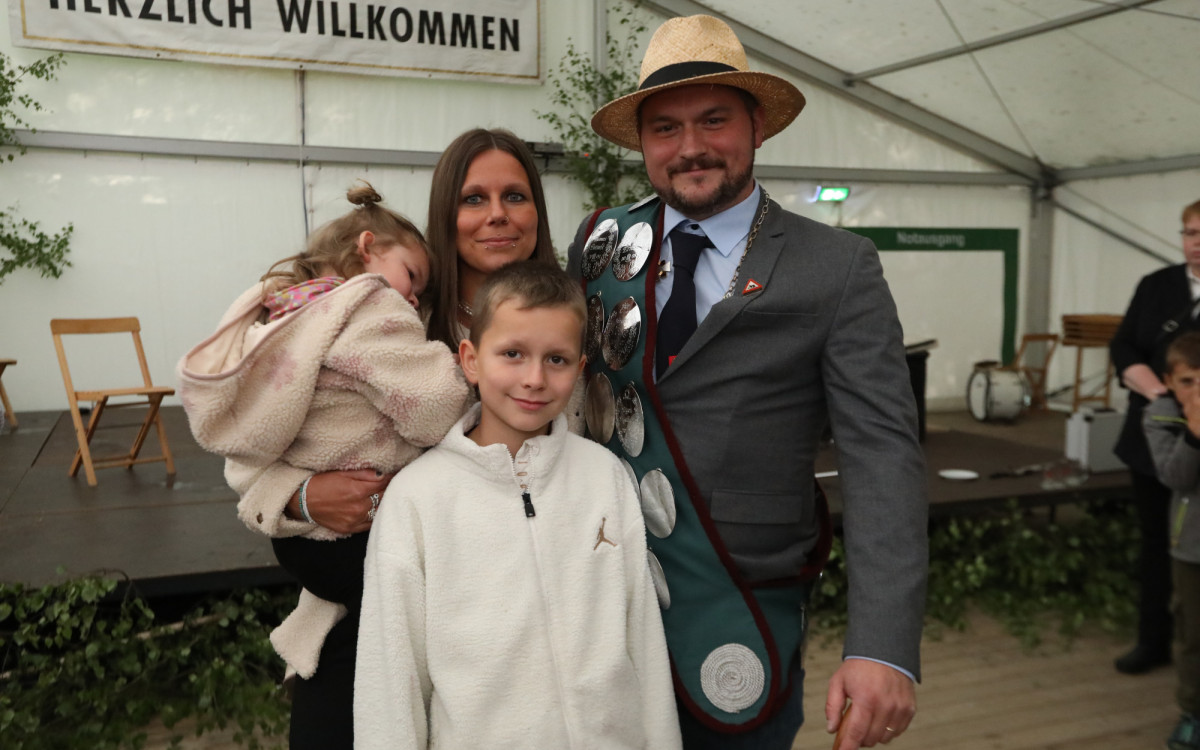 KURT-Fotogalerie zum Schützenfest Kästorf: Marius Wersal heißt Kästorfs neuer König