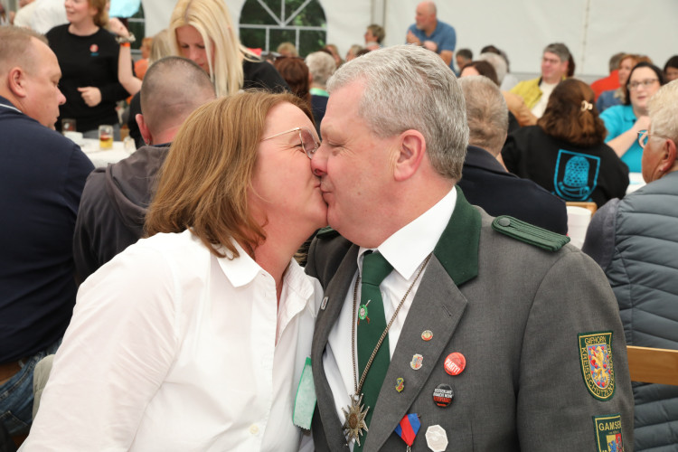 KURT-Fotogalerie zum Schützenfest Kästorf: Marius Wersal heißt Kästorfs neuer König
