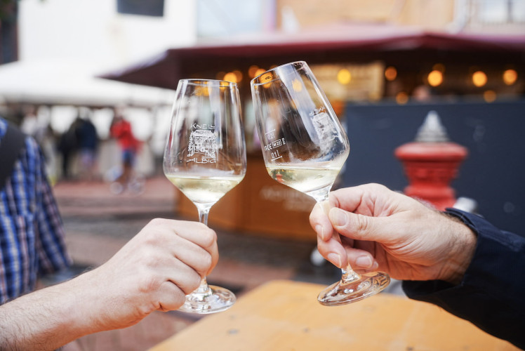 KURT zeigt Euch die schönsten Fotos von Gifhorns Weinfest-Eröffnung – Noch bis Samstag geht der Spaß in der Innenstadt weiter