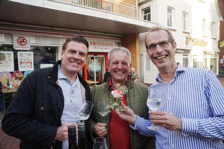 KURT zeigt Euch die schönsten Fotos von Gifhorns Weinfest-Eröffnung – Noch bis Samstag geht der Spaß in der Innenstadt weiter
