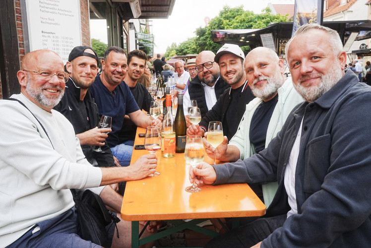 KURT zeigt Euch die schönsten Fotos von Gifhorns Weinfest-Eröffnung – Noch bis Samstag geht der Spaß in der Innenstadt weiter