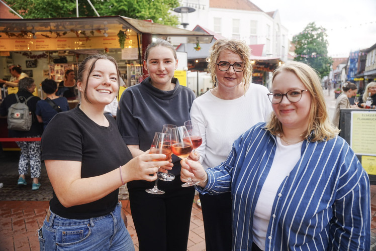 KURT zeigt Euch die schönsten Fotos von Gifhorns Weinfest-Eröffnung – Noch bis Samstag geht der Spaß in der Innenstadt weiter