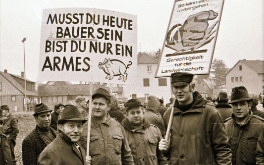 KURTs historische Bildergalerie: Schon 1972 demonstrierten Bauern auf Gifhorns Straßen